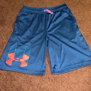 Youth Large UA shorts
